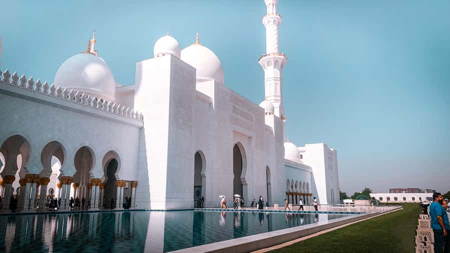 Abu Dhabi: City Tour with Sheikh Zayed Grand Mosque and More - Who This Tour Fits Best (and Who Might Skip It)