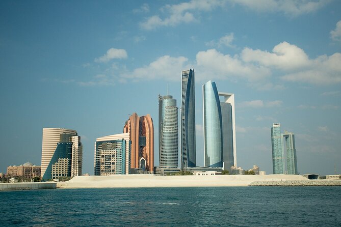 Abu Dhabi Day Tour with Qasr al Watan - Group size and guide quality: why Salim-style storytelling helps