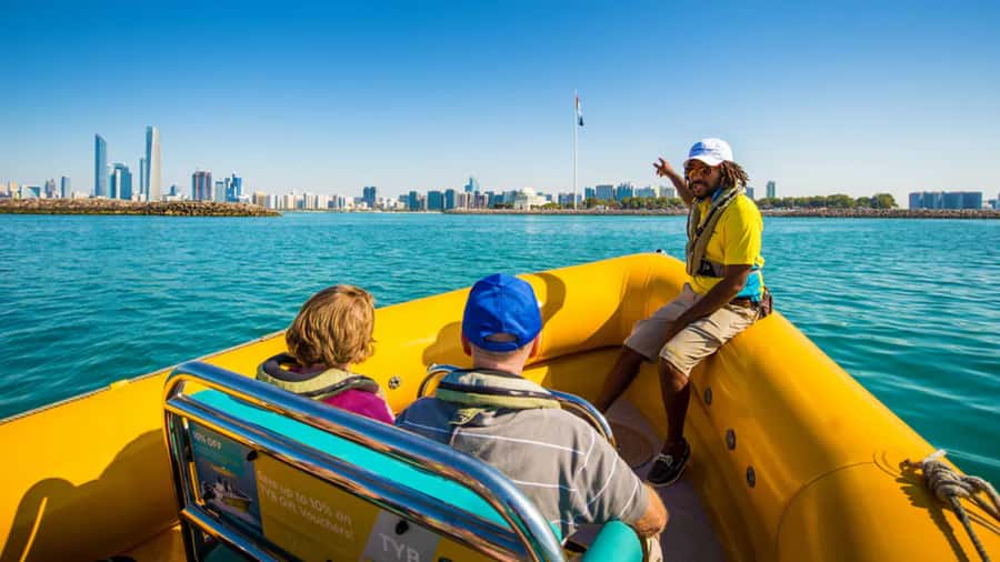 Abu Dhabi: Guided Speedboat Sightseeing Tour - Why a speedboat is the best way to see Abu Dhabi