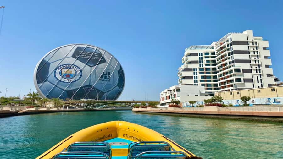 Abu Dhabi: Guided Speedboat Sightseeing Tour - Etihad Towers and Qasr Al Watan: modern icons plus a real sense of scale
