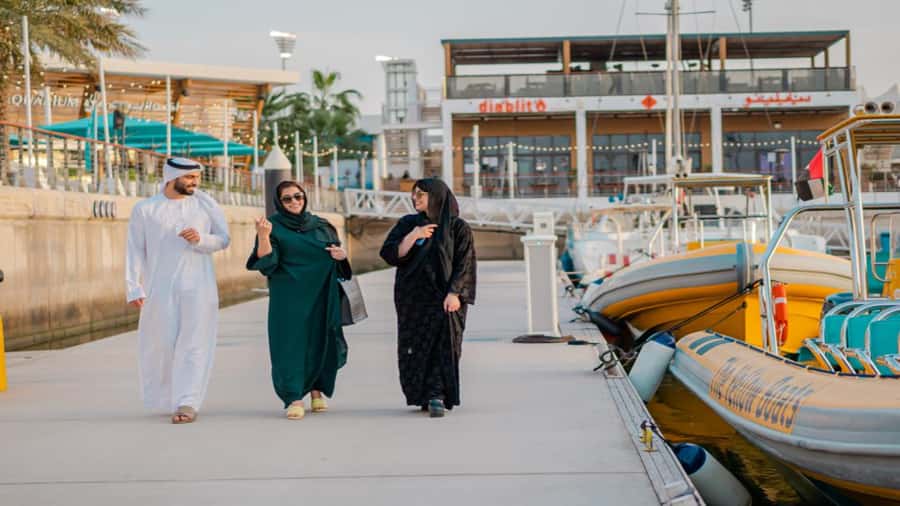 Abu Dhabi: Guided Speedboat Sightseeing Tour - Yas Bay and Yas Island: Yas Marina, Yas Beach, and Ferrari World by water