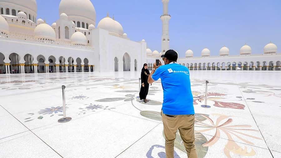 Abu Dhabi: Guided Walking Tour at Sheikh Zayed Grand Mosque - Sheikh Zayed Grand Mosque: The Big-Deal Stops You’ll Want to See