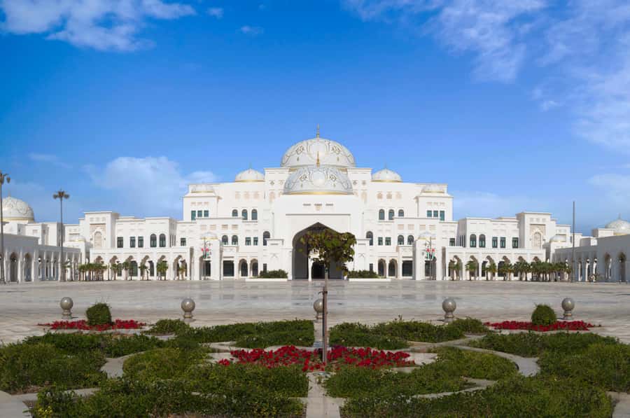 Abu Dhabi: Qasr Al Watan Palace & Garden Entry Ticket - Getting there and moving around: parking, shuttles, and queues