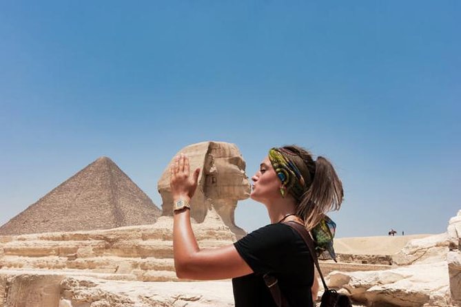 All-inclusive Private Trip Giza Pyramids Sphinx Saqqara, Dahshur - Lunch overlooking the pyramids: making the meal part of the experience