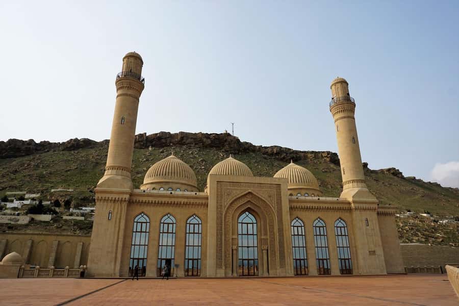 Baku: Candy Mountain, Pink Lake, Besh Barmag Dag and Mosque - Khizi Lunch Break: A Fish Restaurant Stop That Keeps the Day Moving