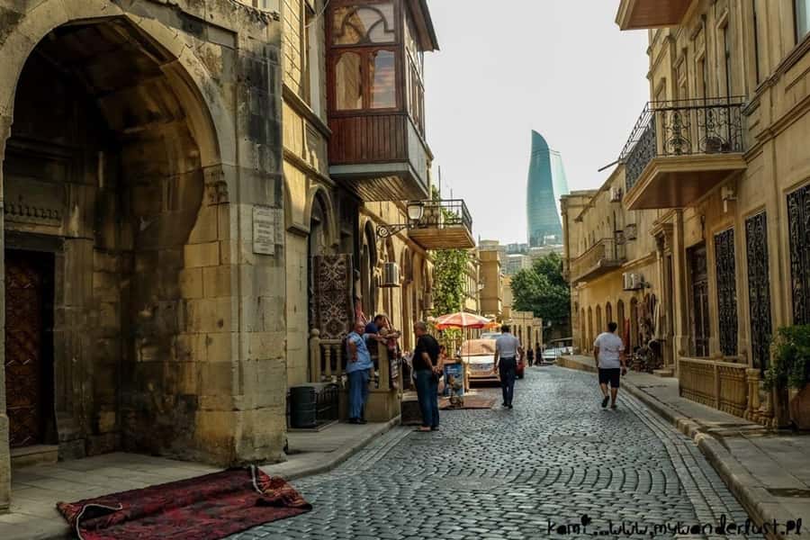 Baku: Stunning Walking Tour of Historical and Modern City - Azerbaijan Carpet Museum and Mini-Venice: culture meets playful Baku