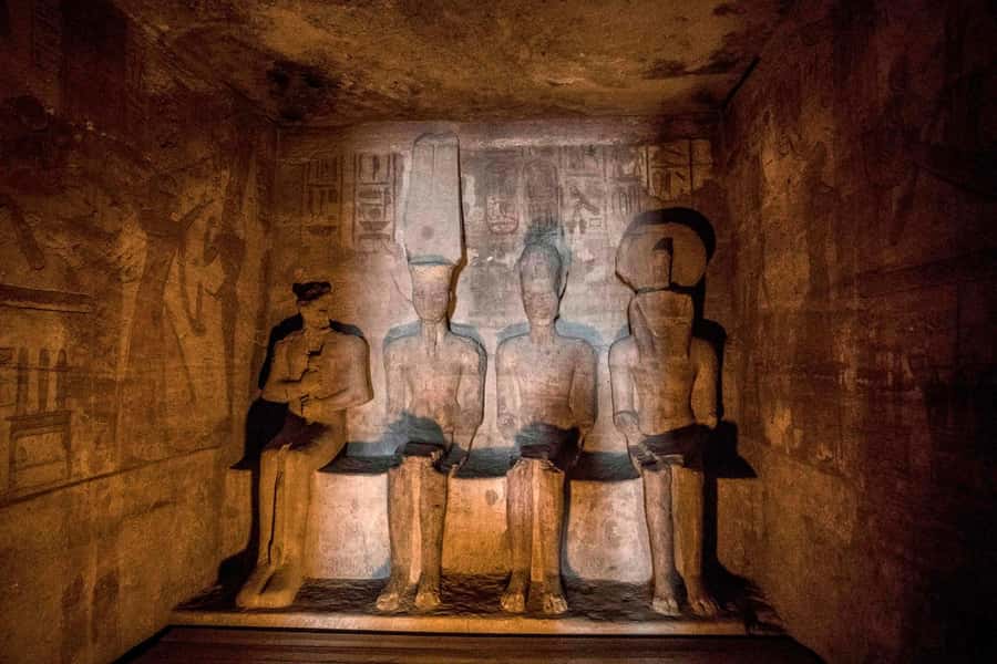 Best Private Day Trip To Abu Simbel From Aswan - The 8:00–5:00 rhythm: Pickup, the drive, and staying comfortable