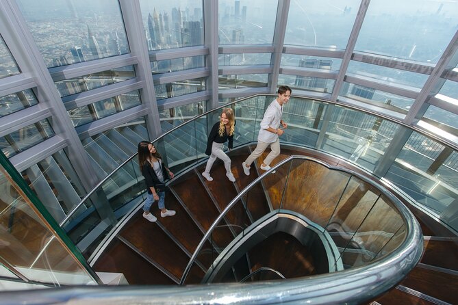 Burj Khalifa At the Top & Dubai Aquarium Combo Entrance Tickets - Dubai Aquarium & Underwater Zoo: suspended tank scale and shark viewing