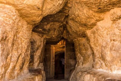 Cairo: Egyptian Museum, Pyramids & Bazaar Tour - Pyramids of Giza: What You’ll Really See (and Where to Focus)