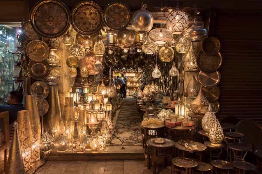 Cairo: Egyptian Museum, Pyramids & Bazaar Tour - Lunch in Giza: Traditional Food Without the Planning Stress