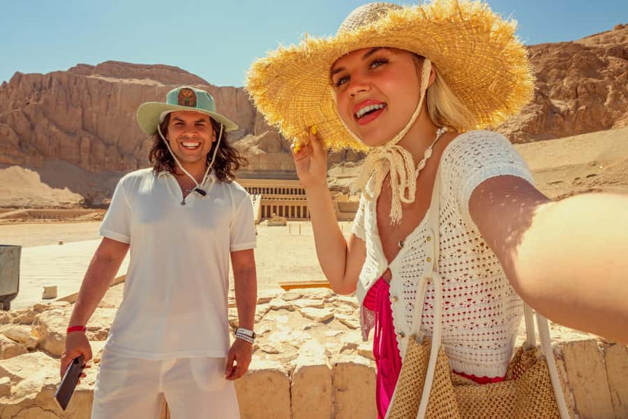 Cairo: Private Luxor Day Tour with Entrance fees by Flights - Medinet Habu and the Colossi of Memnon: the stops between the hits