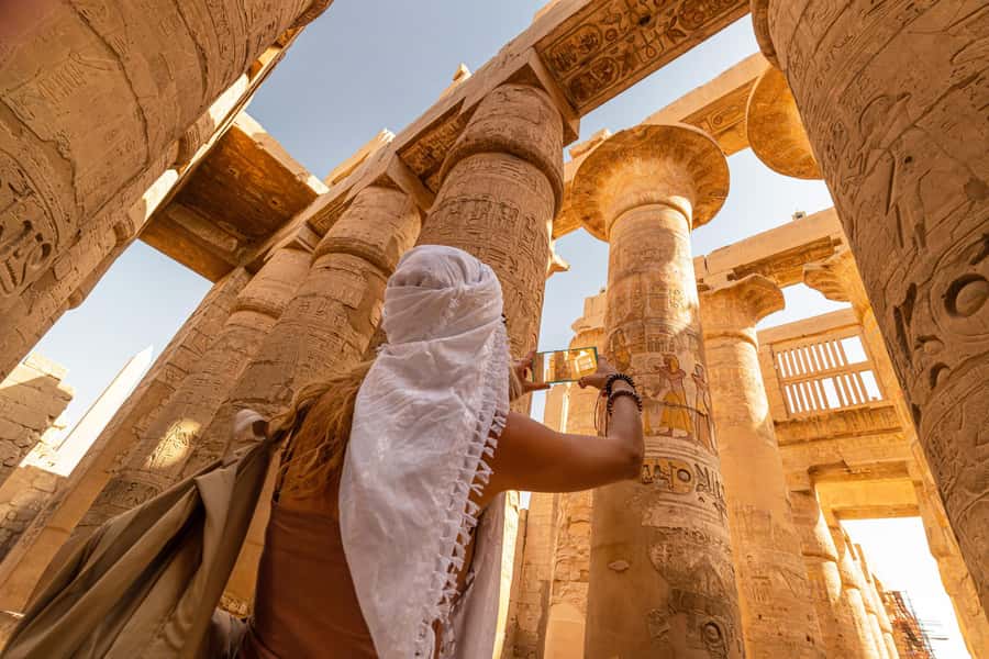 Cairo: Private Luxor Day Tour with Entrance fees by Flights - Lunch at a local restaurant, then reset with a felucca