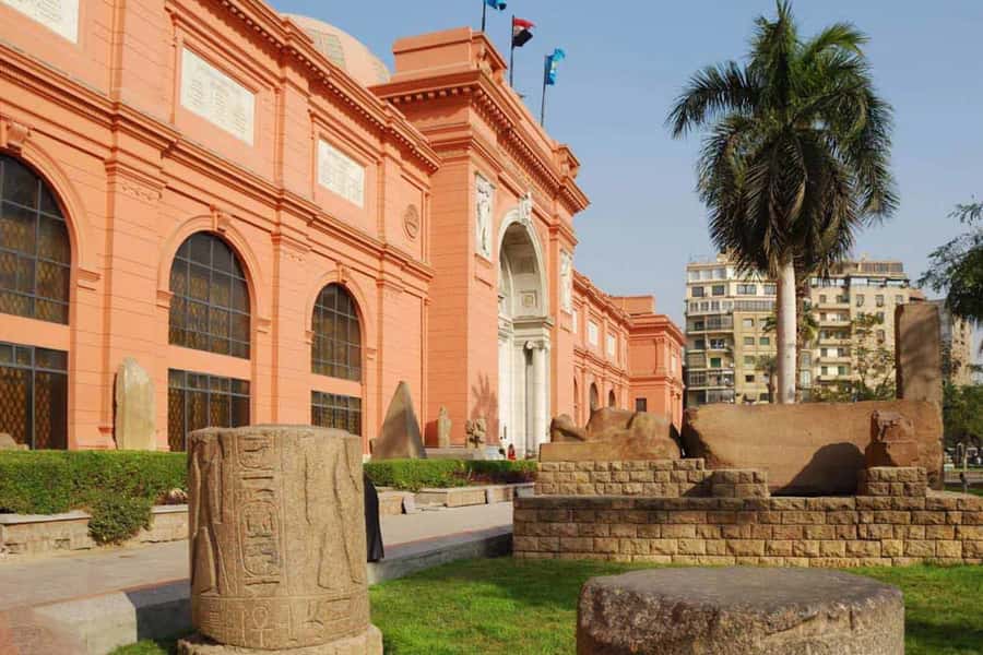 Cairo: Private Pyramids, Museum & Bazaar Tour with Lunch - The Great Sphinx close-up: how to enjoy it without rushing