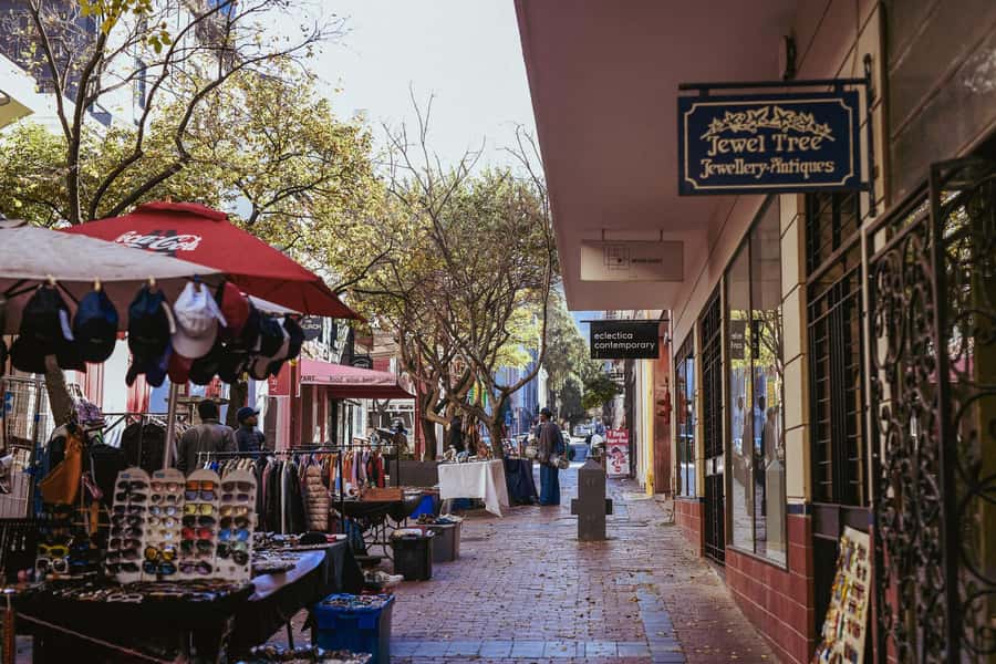Cape Town: Art, Culture & History Walking Tour - Greenmarket Square: arts-and-crafts shopping with historical nearby