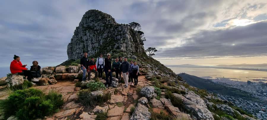 Cape Town: Lion's Head Sunrise or Sunset Guided Hike - Getting picked up, meeting your guide, and handling the paperwork
