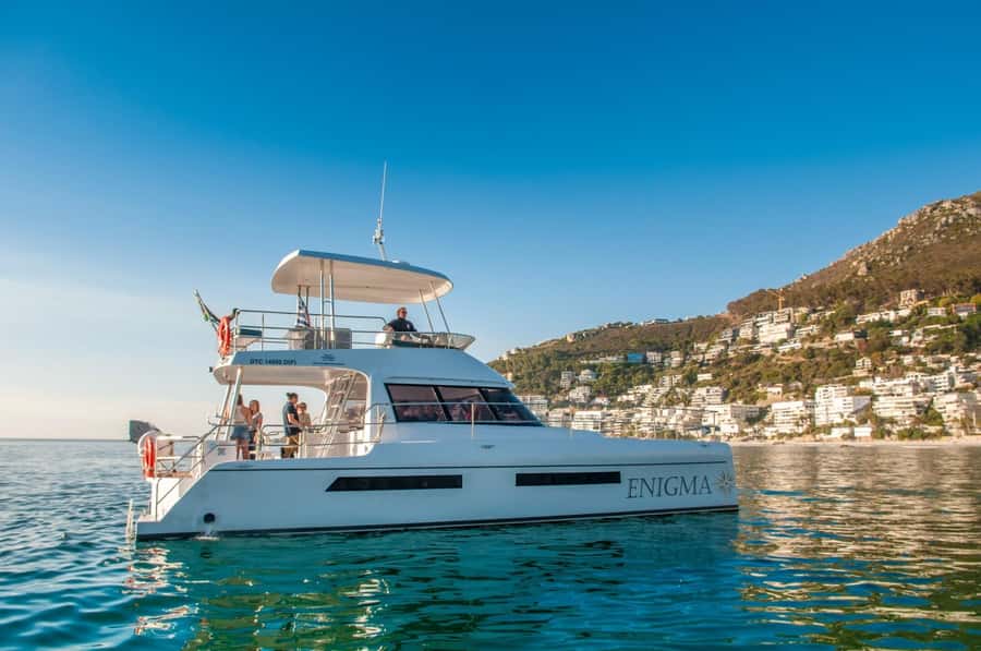 Cape Town: Scenic 1-Hour Coastal Catamaran Cruise - V&A Waterfront to Green Point Lighthouse: the route that makes sense