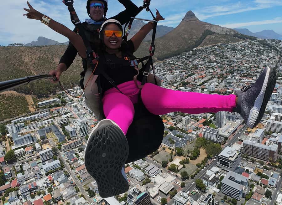 Cape Town: Tandem Paragliding with Instructor - Group size and language: smaller is better, and it shows