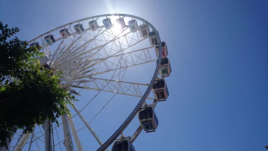 Cape Town: The Cape Wheel Ticket - How the Ride Works: Enclosed Cabins and Four Revolutions Up High