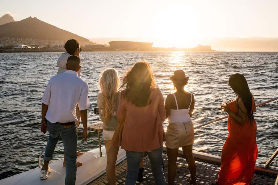 Cape Town: V&A Waterfront Gin Voyage Cruise - Two Gin & Tonics Plus the Color-Changing Experiment