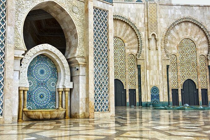 Casablanca: Hassan II Mosque & City Highlights Tour - Rick’s Café, Notre Dame de Lourdes, and UN Square: seeing Casablanca’s mix