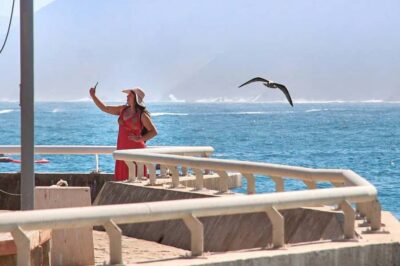 Casablanca: Private Guided Tour - La Corniche and Mohammed V Square: ocean views and city power