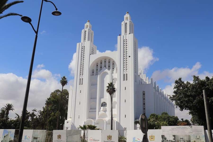 Casablanca: Private Guided Tour - Notre Dame de Lourdes: modern church design with murals