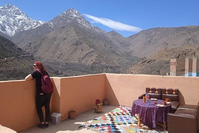 De Marrakech: Visite des montagnes de l'Atlas avec un guide - Lunch in a Berber home: the value case for $18.54