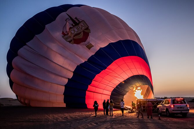 Deluxe Hot Air Balloon Ride with Breakfast & Flight Falcon Show - Sunrise ballooning in the Dubai Desert Conservation Reserve