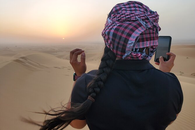 Desert Safari Dubai (VIP Package ) - Sunset, Henna, and Arabian Costumes: Photo Time With Context