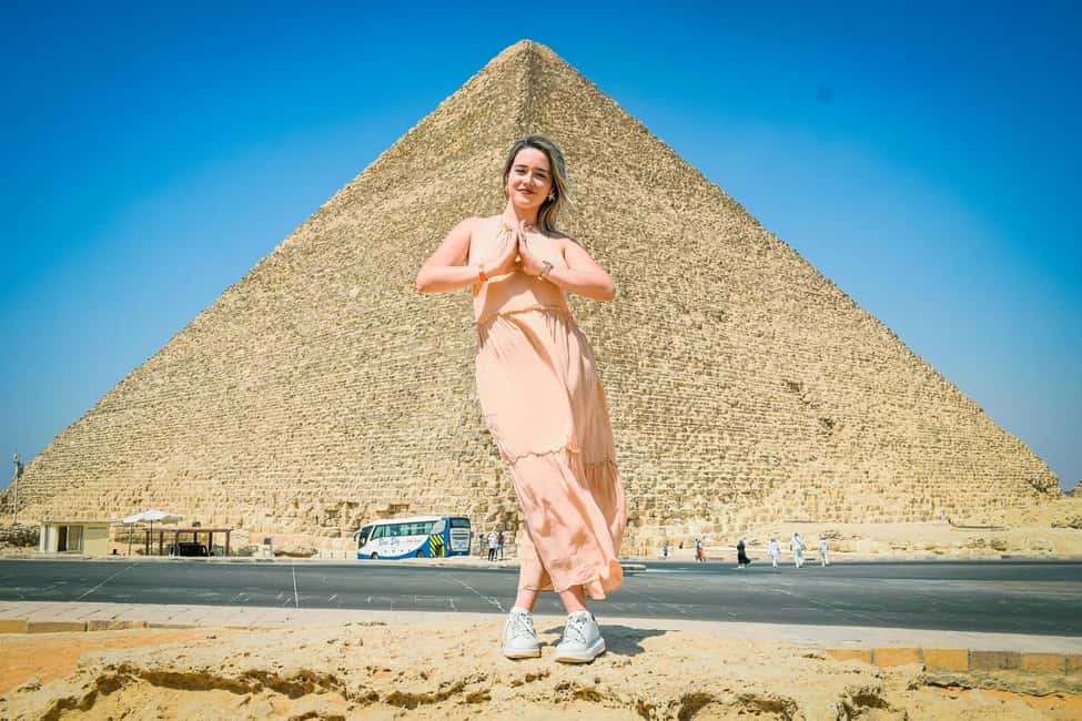 Discover Cairo: Pyramids, Museum & Sphinx Tour from Hurghada - Giza Plateau: how to see the Pyramids, Valley Temple area, and the Sphinx