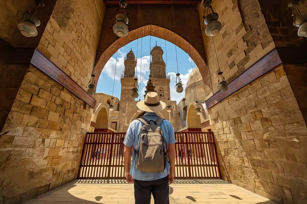 Discover Cairo: Pyramids, Museum & Sphinx Tour from Hurghada - Lunch break and an optional Nile boat ride