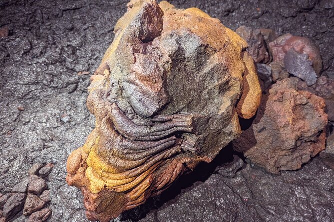 Discovery of the lava tubes 2004 of Piton de la Fournaise - The circuit: 2h30 walking-caving through basalt shapes from 2004