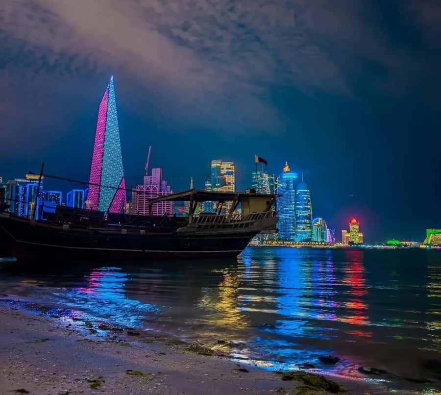Doha : City Tour To All Major Attractions Including Transfer - The Pearl: luxury on an artificial island (and a lot of angles)