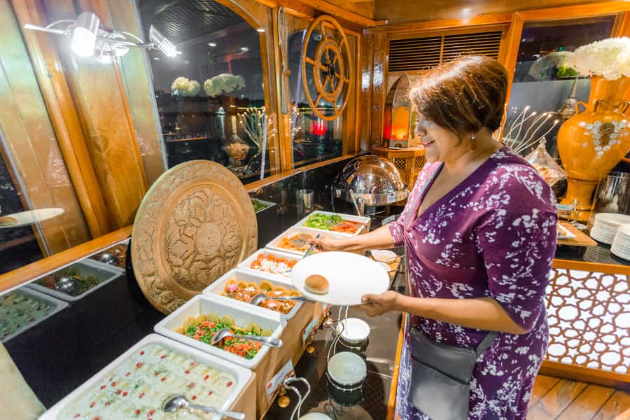 Dubai: 2-Hour Evening Dhow Cruise and Dinner - Practical tips that make the cruise smoother