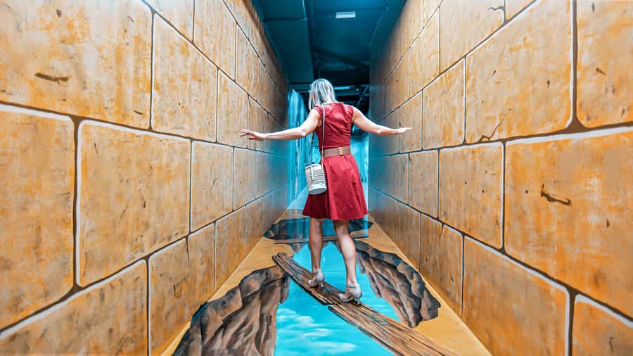 Dubai: 3D World Trick-Art Selfie Museum Entrance - How the trick-art works: wall, floor, and ceiling illusions