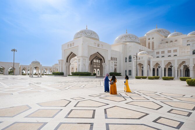 Dubai: Abu Dhabi Trip with Lunch at Al Khayma Heritage Restaurant - Sheikh Zayed Grand Mosque Center: the wow factor comes with rules