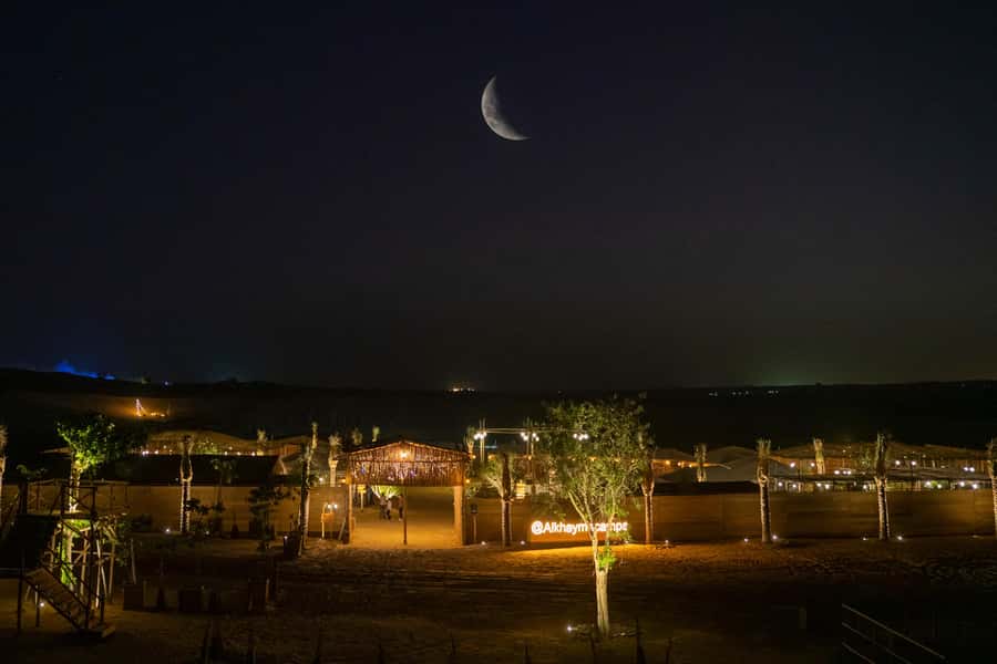 Dubai: Al Khayma Camp Experience with BBQ Dinner - Welcome drinks, luqaimat, and getting oriented at the camp