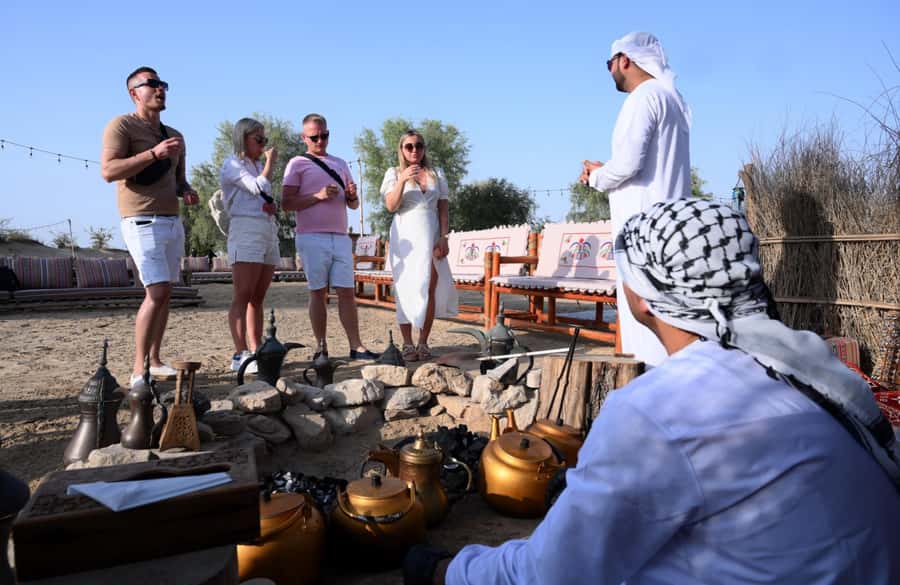 Dubai: Al Marmoom Oasis Horse Riding Experience with Snack - Dress Code Reality: How to Avoid Discomfort and Safety Problems