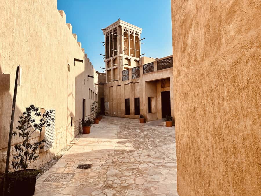 Dubai: Authentic Old Town, Souks, Tastings & Abra Boat Tour - What the Guide Adds (Beyond Pointing at Things)