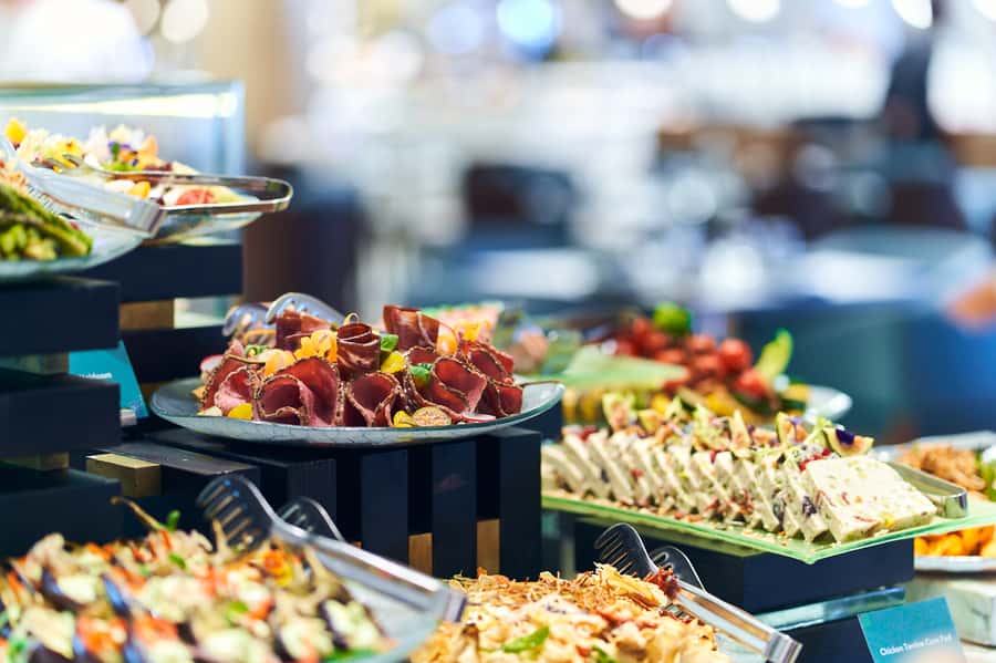 Dubai: Buffet Dinner at Saffron in Atlantis the Palm - Chefs Table seating: how to navigate 20 live stations without wasting time