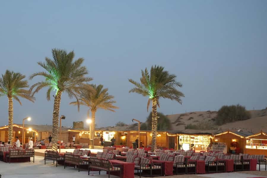 Dubai: Experience 60 Minutes Quad bike & BBQ Dinner - The 6-Hour Camp Evening: BBQ Dinner and Three Live Shows