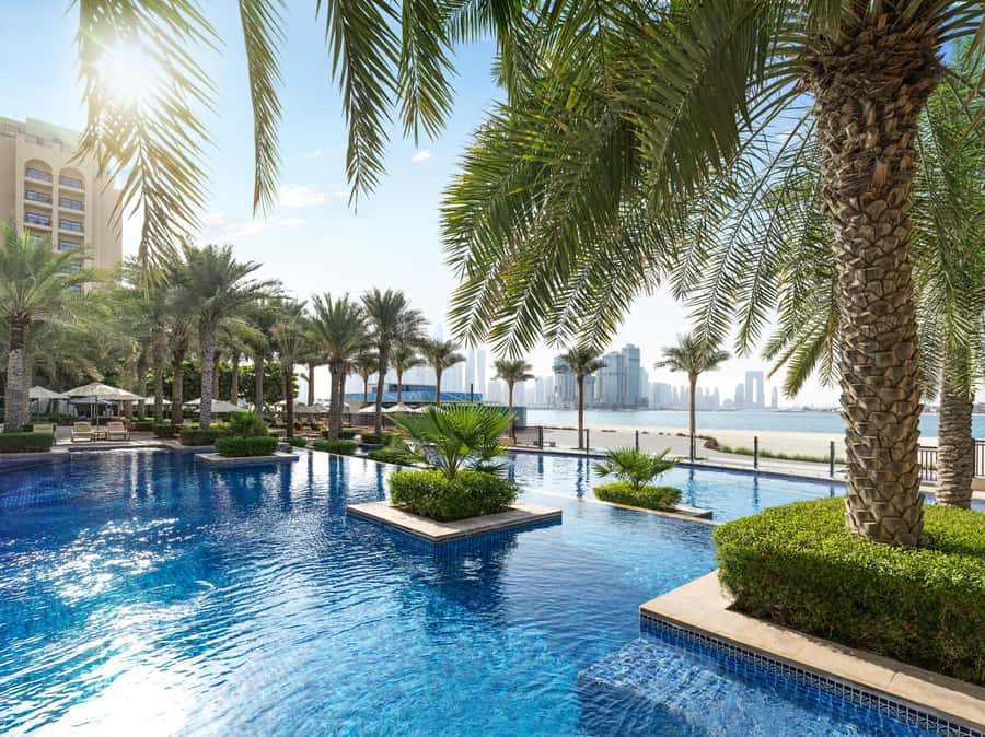 Dubai: Fairmont the Palm Pool and Beach Access - Bask at Fairmont The Palm: what to eat while you lounge