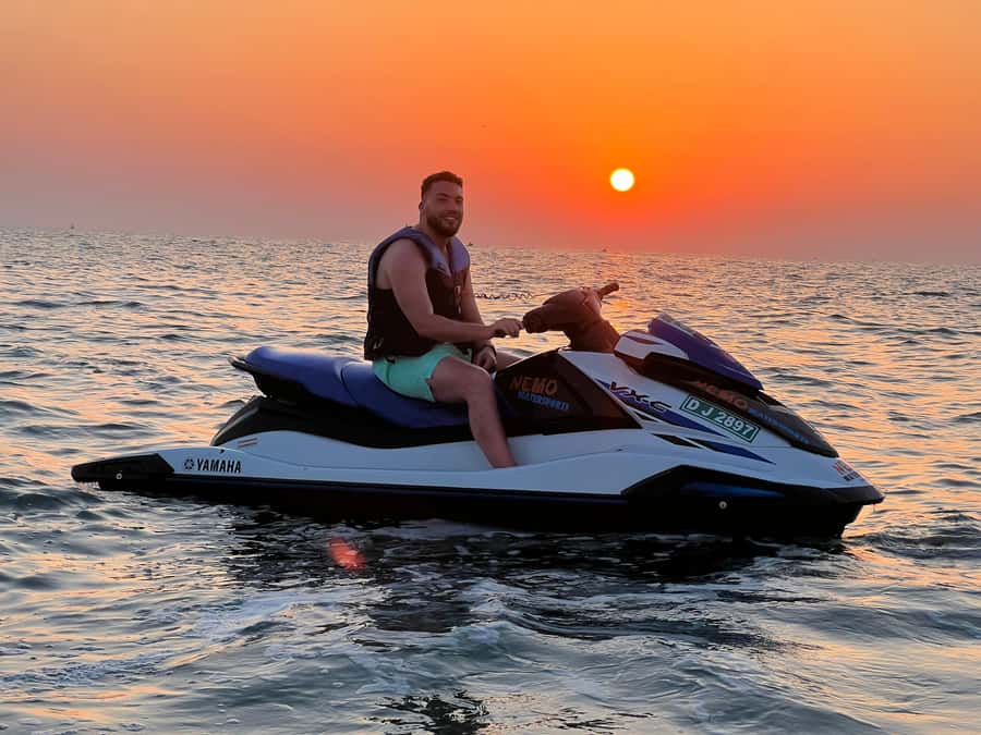Dubai: Jet Ski to Atlantis with Videos, Photos and Ice Cream - Burj Khalifa from the water: the surprising scale effect