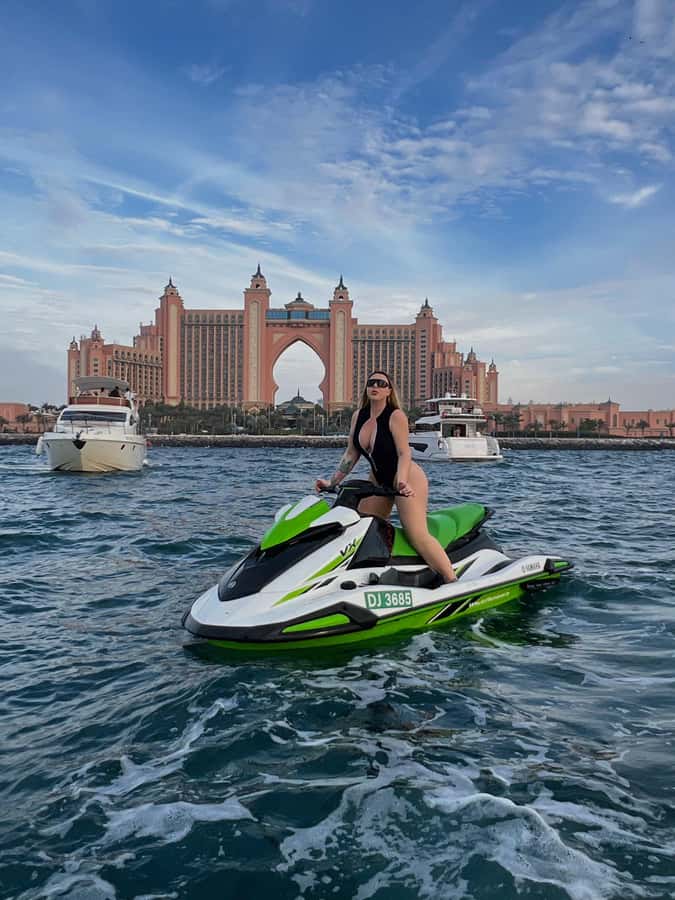 Dubai: Jetski Tour to Dubai Eye, JBR, Palm & Burj Al Arab - Cruising Palm Jumeirah and Atlantis: Seeing the Hotel at Real Scale