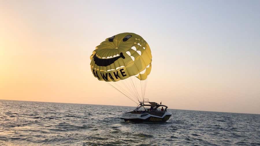 Dubai Jumeirah Parasailing adventure with breathtaking views - Your 10 to 15 Minute Flight Over the Palm and JBR