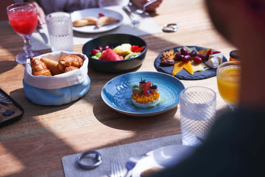 Dubai: Luxury Balloon Flight with Michelin-Curated Breakfast - Boarding the Hot Air Balloon: What 16 People Means for Your Experience