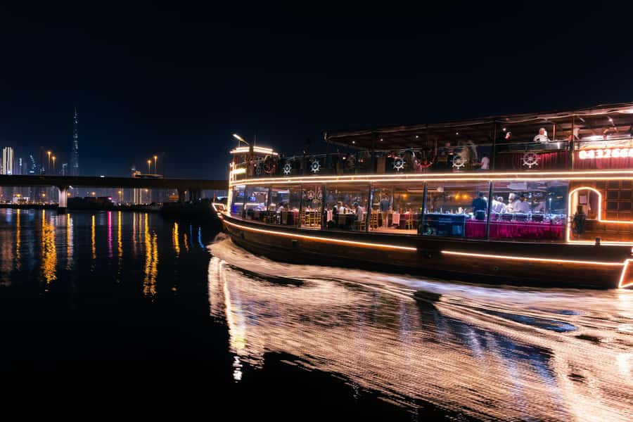 Dubai: Luxury Canal Dinner Cruise with Optional Transfers - Your Evening Timeline: Welcome Coffee, Dinner on the Canal, and La Perle