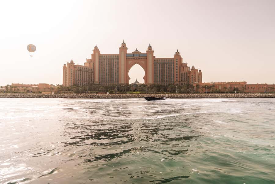 Dubai Marina: 1-Hour Luxury Sightseeing Speedboat Tour - Why this Dubai Marina speedboat tour feels different