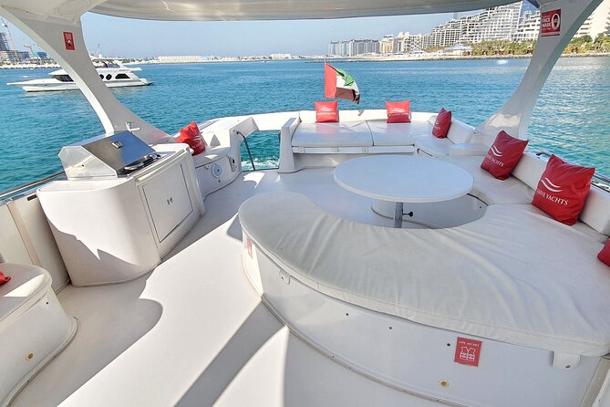 Dubai Marina 1hr Yacht tour with Drinks - Drinks, Heat, and Photo-Friendly Timing