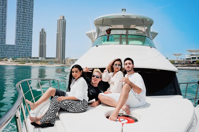 Dubai Marina 1hr Yacht tour with Drinks - Seating, Crowds, and How to Avoid Uncomfortable Moments